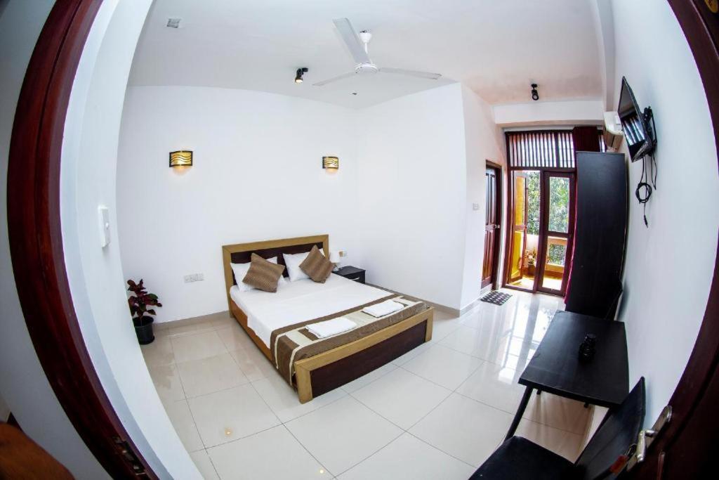 Hotel Blue Bird Negombo Exterior foto