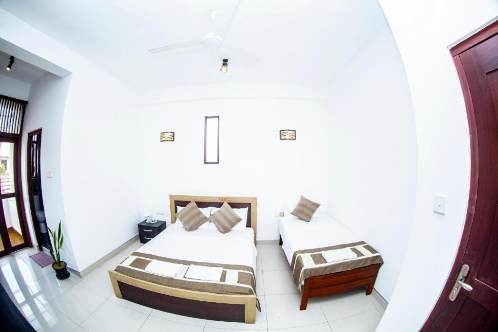 Hotel Blue Bird Negombo Exterior foto