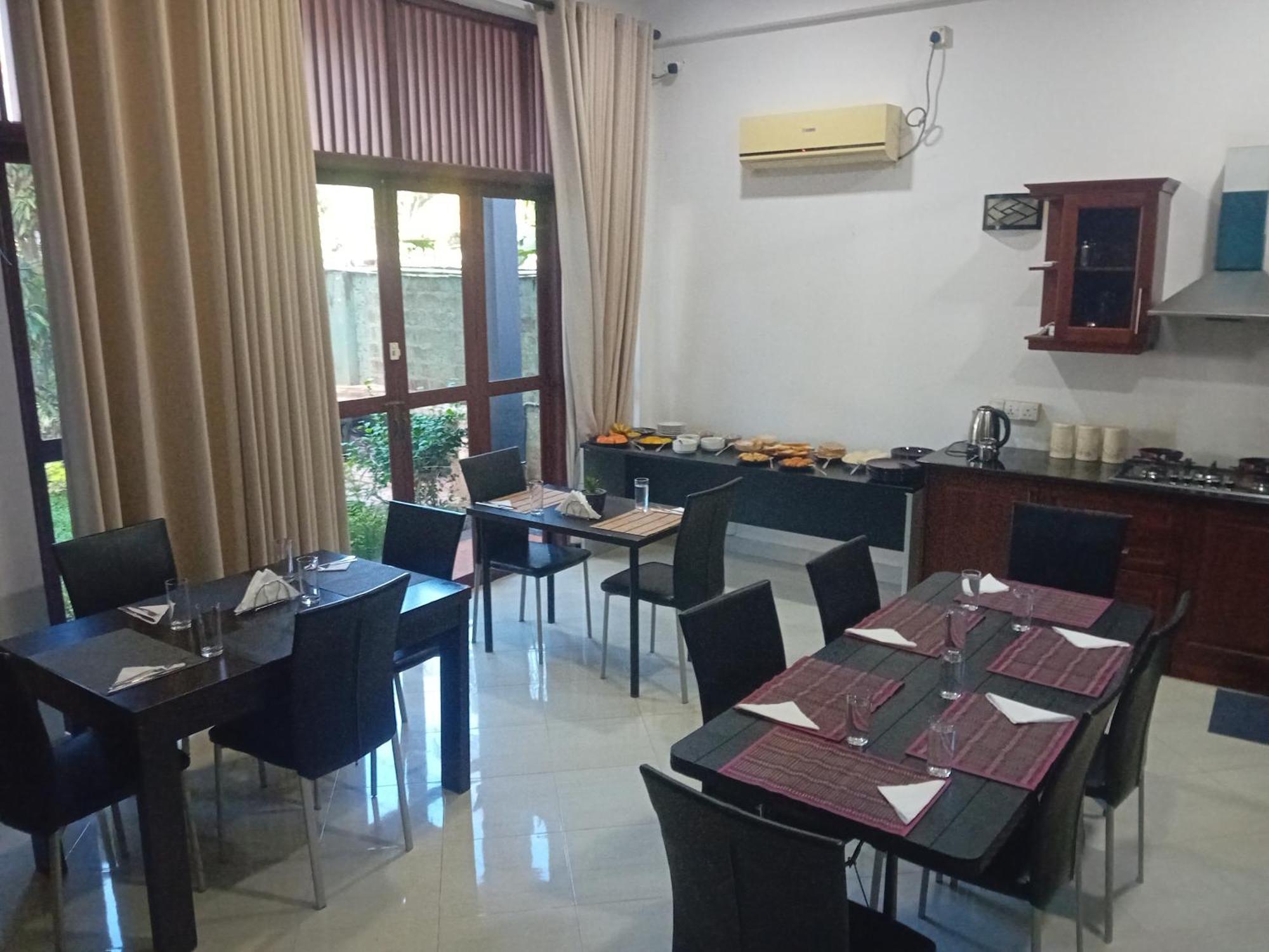 Hotel Blue Bird Negombo Exterior foto