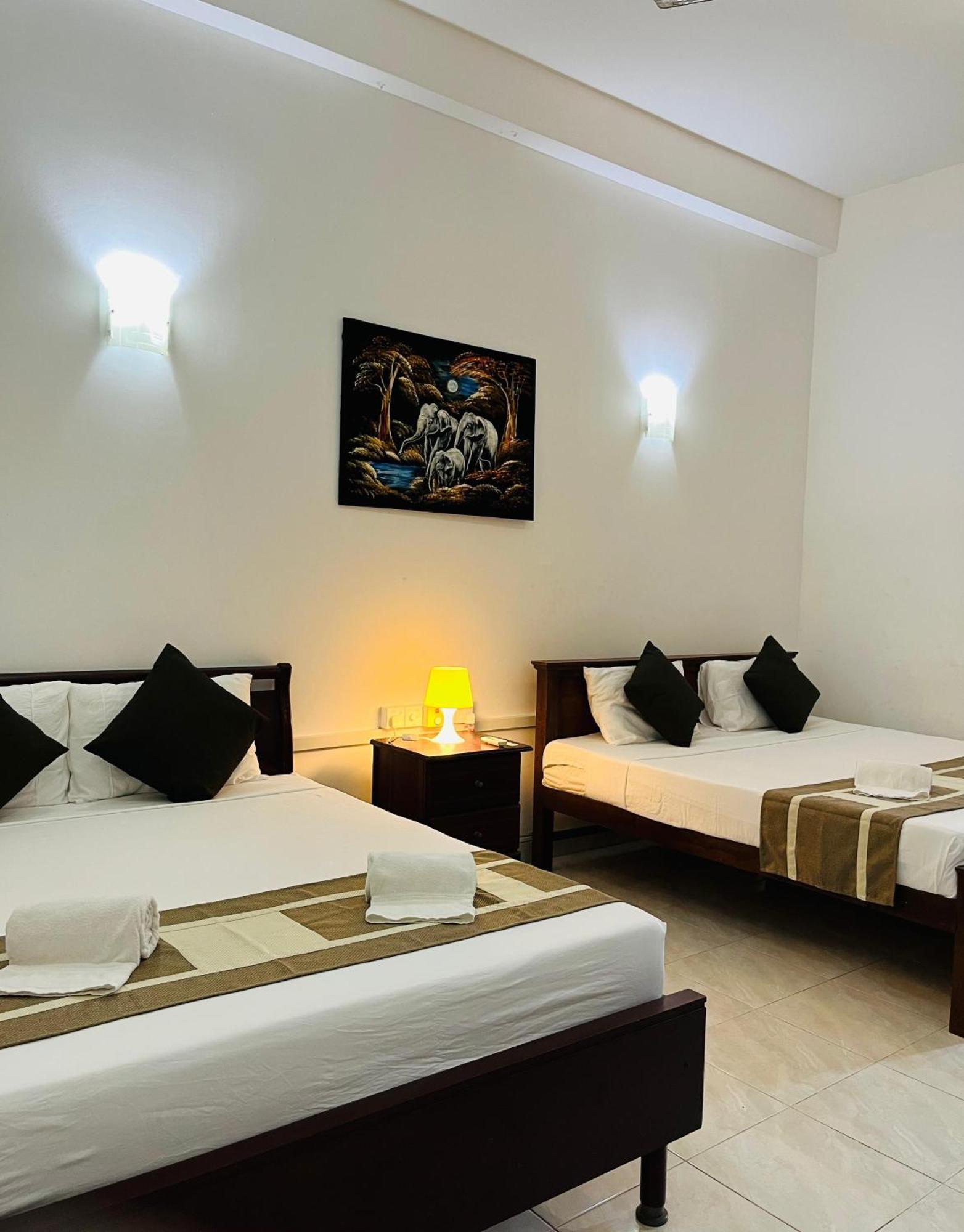 Hotel Blue Bird Negombo Exterior foto