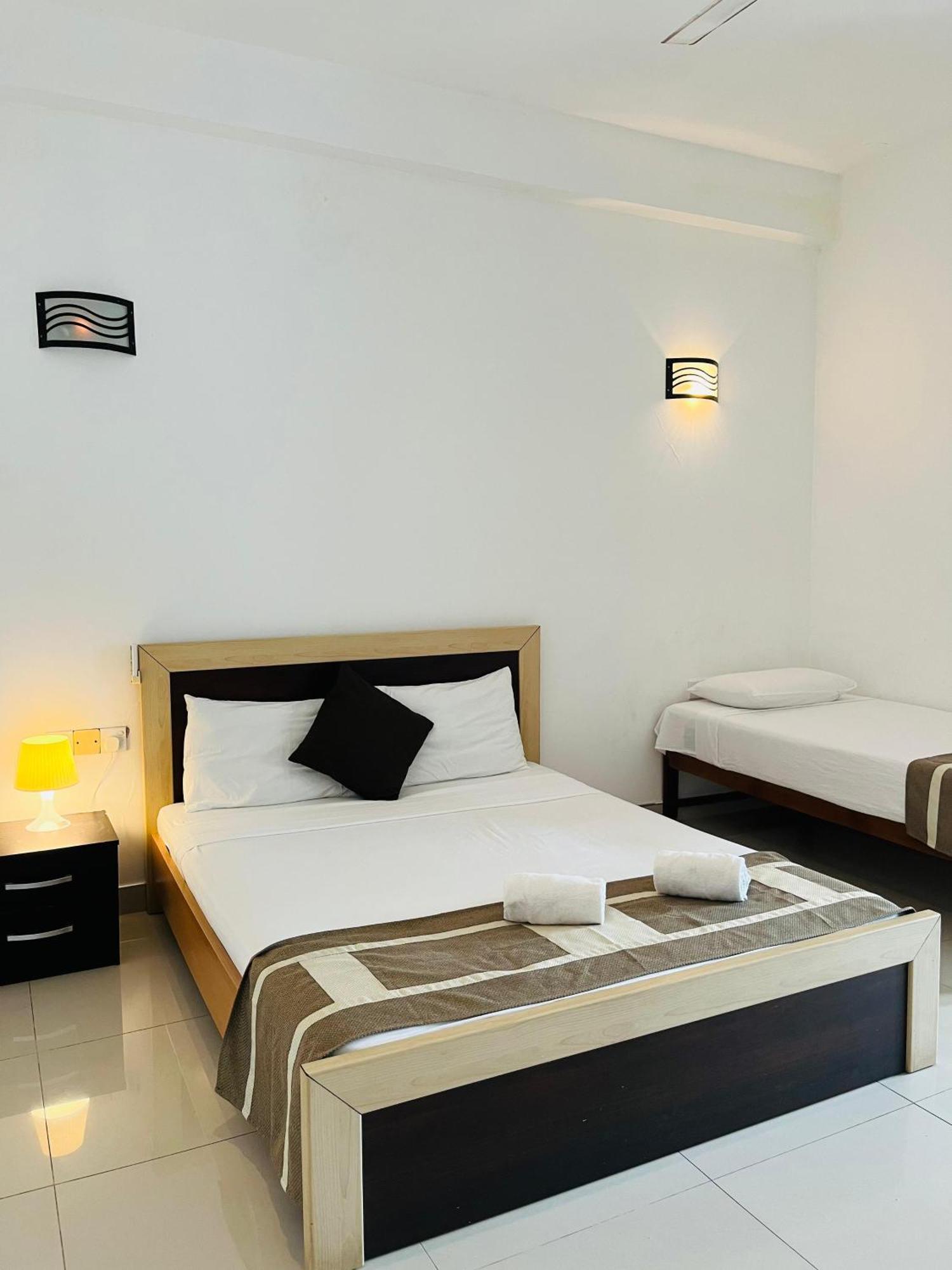 Hotel Blue Bird Negombo Exterior foto
